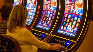mmmr33 တိုက်ရိုက်ကာစီနို Mobile APP ဖြင့် Live Baccarat Table ကစားနိုင်သောမြင်ကွင်း